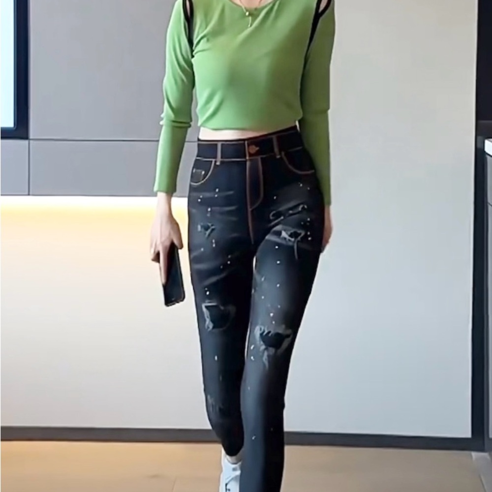 Women’s Distressed Black Skinny Jeans Like Leggings